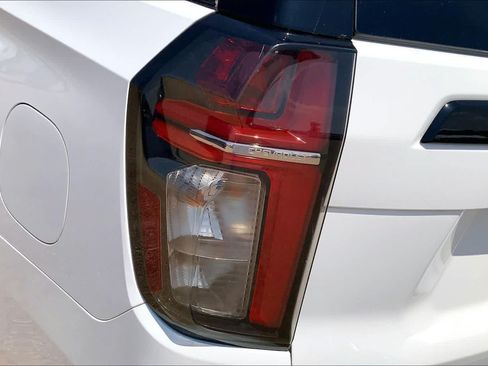 Used 2024 Chevrolet Tahoe RST w/ RST Performance Edition AWD/4WD image 32