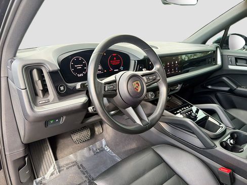 Used 2024 Porsche Cayenne image 26