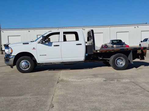 Used 2022 RAM 3500 Tradesman w/ Chrome Appearance Group image 4