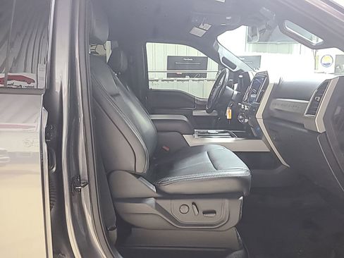 Used 2022 Ford F250 Lariat w/ Black Appearance Package image 5