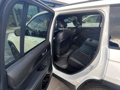 Used 2024 Jeep Grand Cherokee Altitude RWD image 14