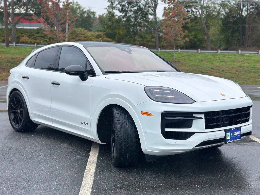 Used 2025 Porsche Cayenne GTS AWD/4WD image 9
