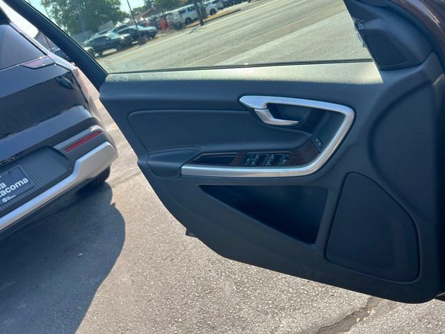 Used 2016 Volvo V60 T5 Cross Country Platinum AWD/4WD image 19
