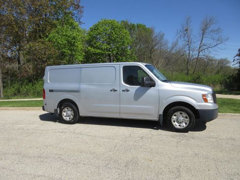 Used 2016 Nissan NV 2500 SV RWD image 4