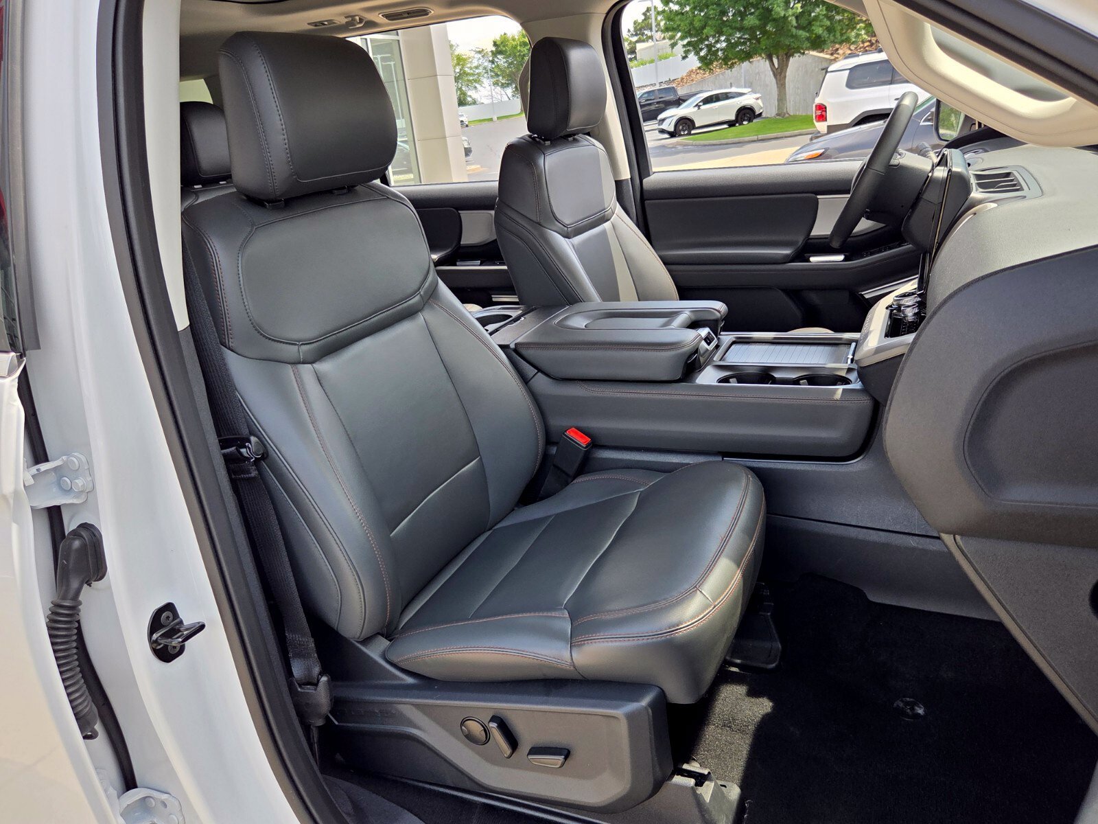 Used 2025 Ford Expedition Active AWD/4WD image 20