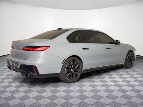 Used 2023 BMW 760i xDrive w/ Executive Package AWD/4WD image 9