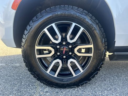Used 2022 GMC Yukon AT4 AWD/4WD image 12
