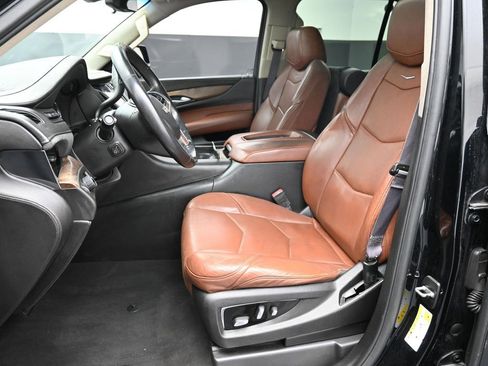 Used 2017 Cadillac Escalade Premium Luxury RWD image 11