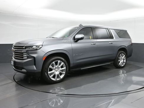 Used 2021 Chevrolet Suburban High Country image 3