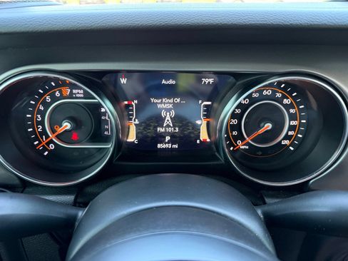 Used 2022 Jeep Gladiator Sport AWD/4WD image 16