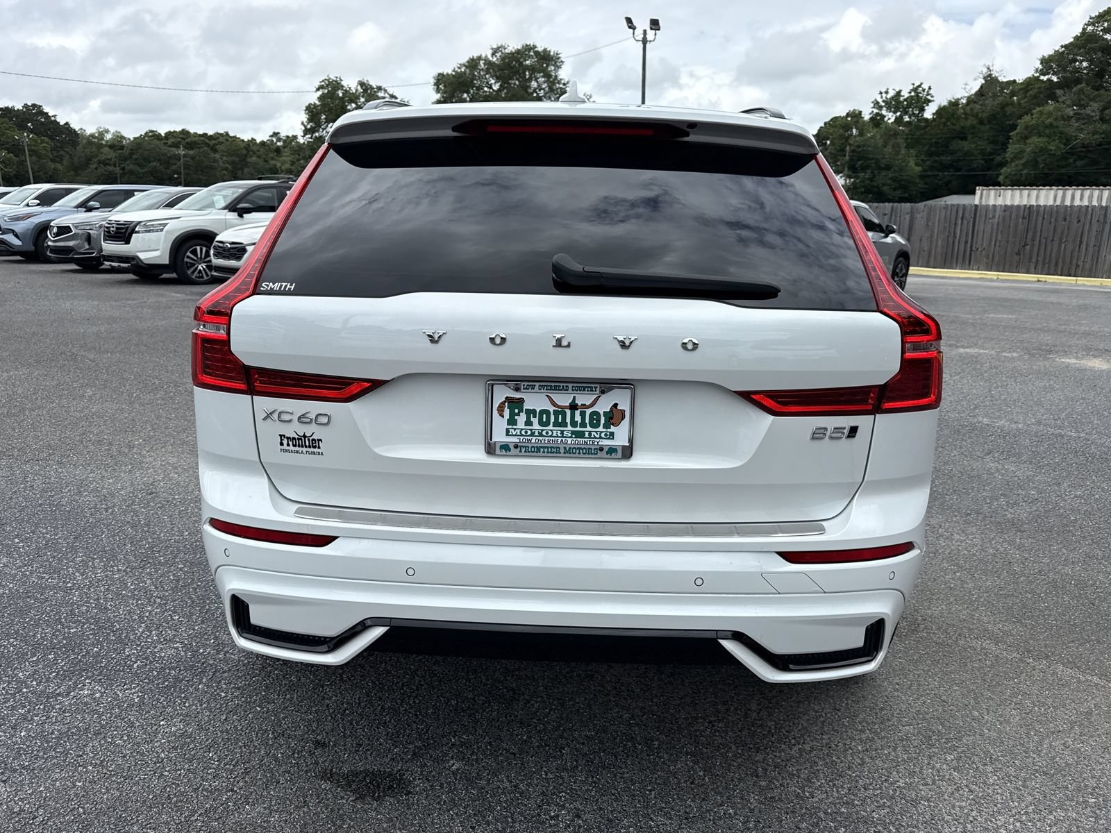 Used 2023 Volvo XC60 B5 Plus w/ Climate Package AWD/4WD image 4