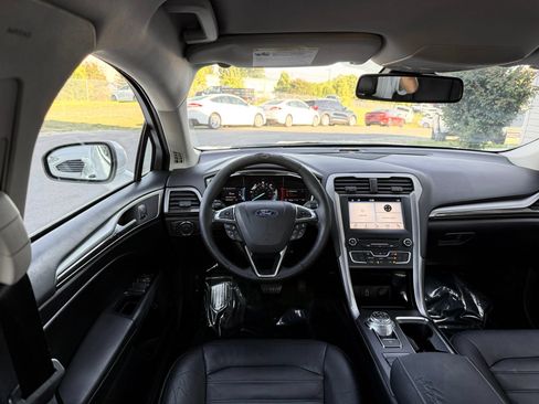 Used 2018 Ford Fusion SE w/ Equipment Group 602A FWD image 24