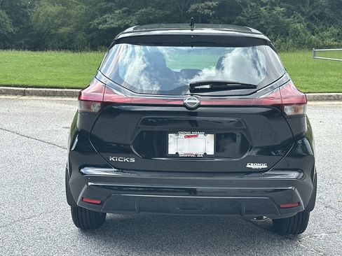 New 2024 Nissan Kicks S image 6