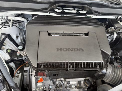 Certified 2025 Honda Pilot Sport image 31