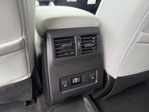 New 2025 Mitsubishi Outlander SEL image 24