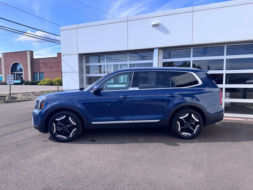 Used 2025 Kia Telluride S AWD/4WD image 3