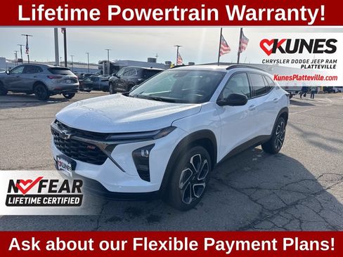 Used 2024 Chevrolet Trax RS w/ Sunroof Package FWD image 4