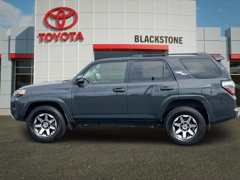 Used 2024 Toyota 4Runner TRD Off-Road Premium image 6