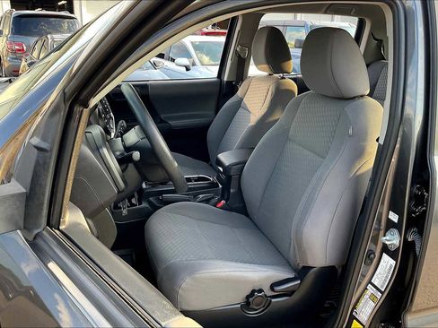Used 2021 Toyota Tacoma SR w/ SR Convenience Package image 7