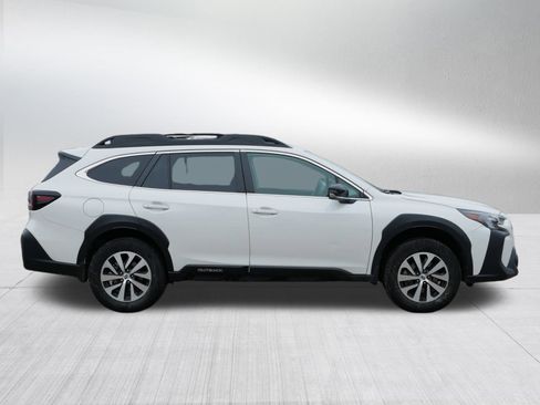 Used 2025 Subaru Outback Premium image 8