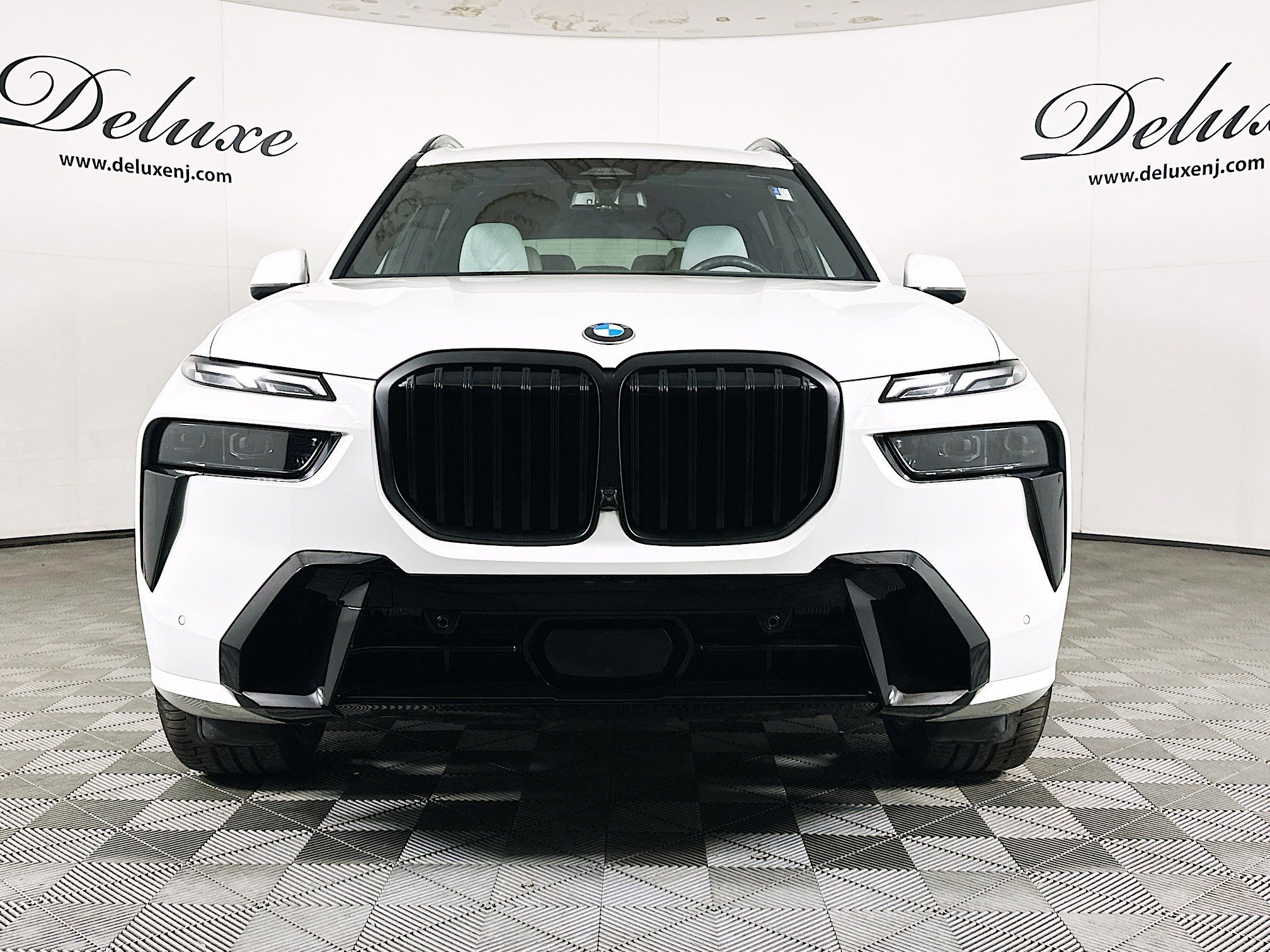Used 2024 BMW X7 xDrive40i w/ Executive Package AWD/4WD image 2
