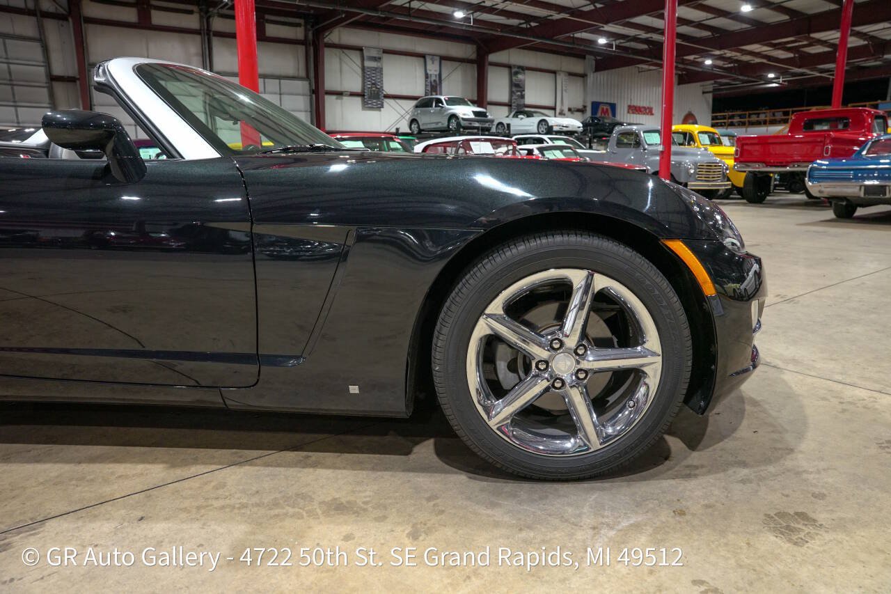 Used 2008 Saturn Sky Carbon Flash RWD image 11