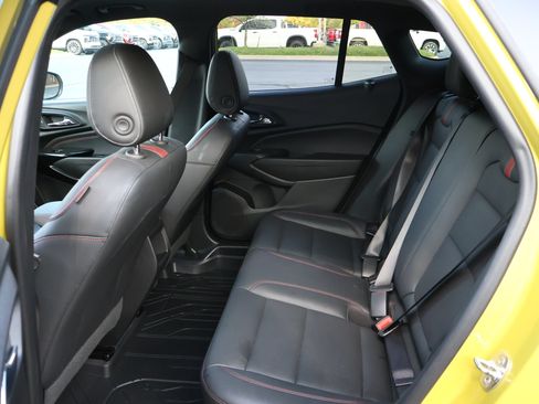 Used 2024 Chevrolet Trax RS w/ Sunroof Package FWD image 20