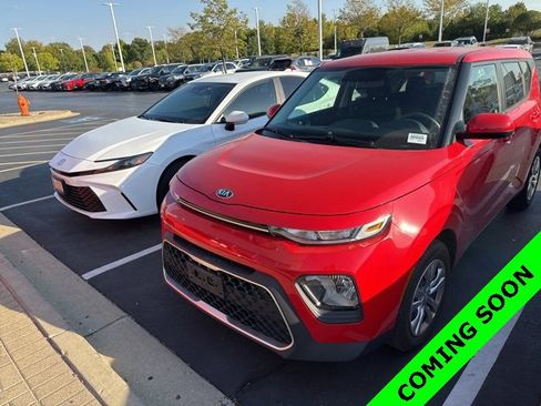 Used 2021 Kia Soul LX image 1
