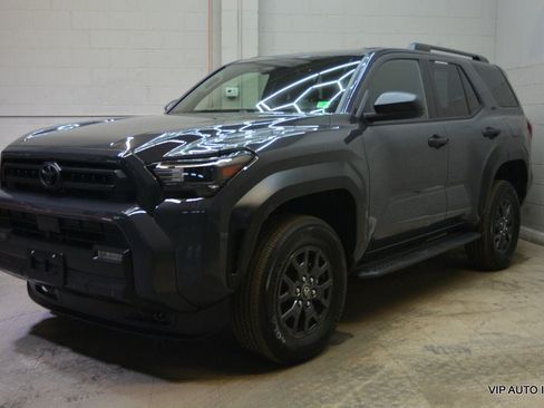 Used 2025 Toyota 4Runner SR5 AWD/4WD image 2