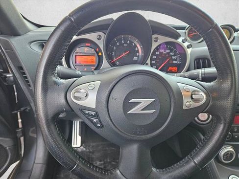 Used 2016 Nissan 370Z Coupe RWD image 10