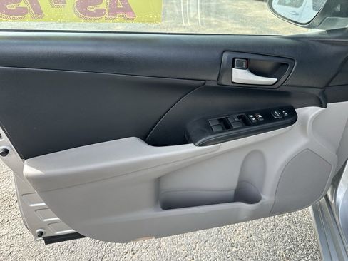 Used 2013 Toyota Camry L image 11