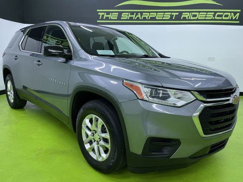 Used 2020 Chevrolet Traverse LS image 2