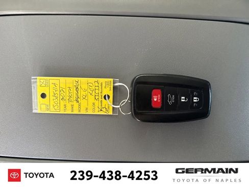 Used 2021 Toyota Highlander XLE image 25