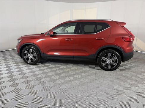 Used 2022 Volvo XC40 T5 Inscription image 4