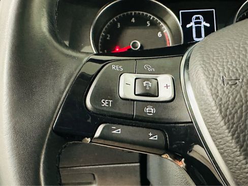 Used 2019 Volkswagen Golf SE image 15