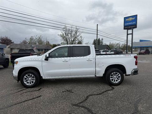 Used 2022 Chevrolet Silverado 1500 LT AWD/4WD image 3