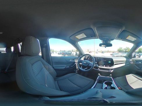 Used 2025 Chevrolet Equinox LT FWD image 37