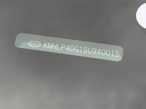 Certified 2025 Hyundai Elantra Limited image 28