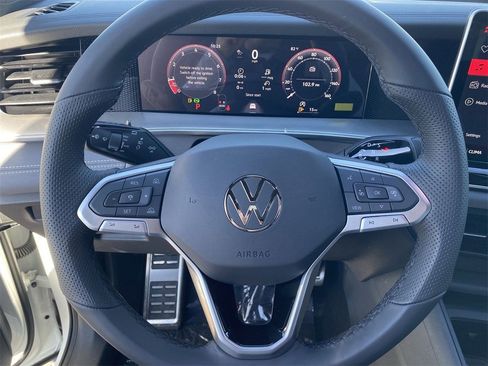 New 2026 Volkswagen Tiguan SE R-Line image 18