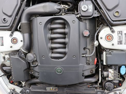 Used 2004 Jaguar XK8 Convertible image 52