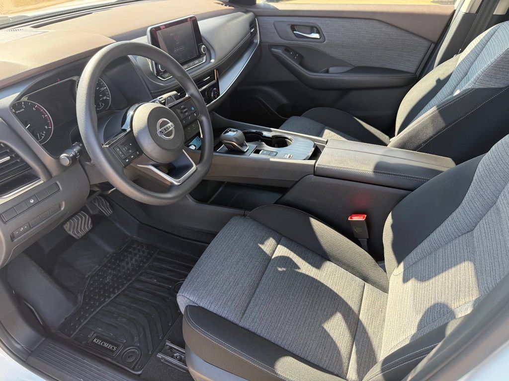Certified 2021 Nissan Rogue SV FWD image 9