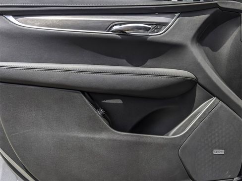 New 2025 Cadillac XT5 Luxury image 17