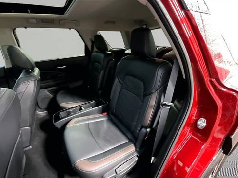 Used 2025 Nissan Pathfinder Platinum FWD image 21