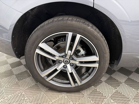 Used 2021 Volvo XC60 T5 Momentum w/ Protection Package Premier image 19
