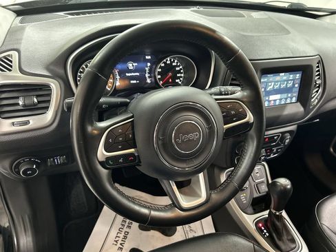 Used 2018 Jeep Compass Latitude w/ Popular Equipment Group AWD/4WD image 4
