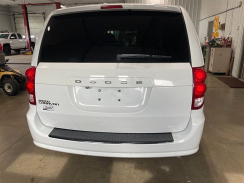 Used 2016 Dodge Grand Caravan SE FWD image 8