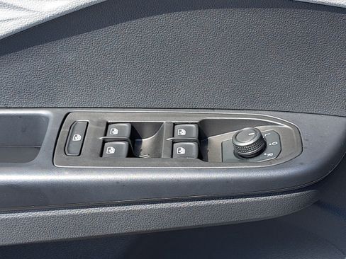 Certified 2024 Volkswagen Taos S FWD image 28