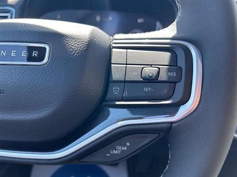 Used 2024 Jeep Wagoneer 4WD w/ Premium Group I image 18