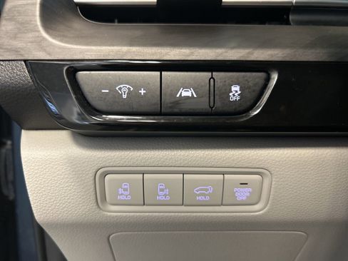 Certified 2024 Kia Carnival EX image 23