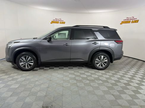 New 2026 Nissan Pathfinder SL image 2